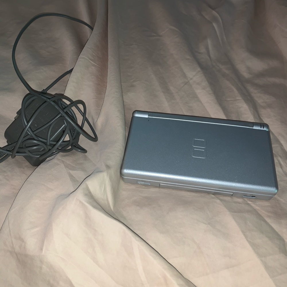 Gray Nintendo DS Lite